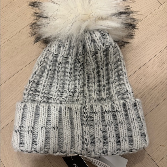 Brand new with tags Kyi Kyi faux fur winter hat - Picture 2 of 2